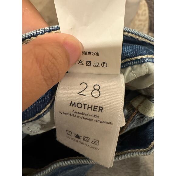 Brand new Mother The Insider Crop Step Fray Jeans in Juicin' 28” - Picture 3 of 6